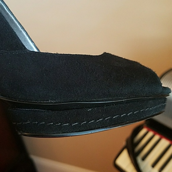 GORGEOUS GUESS BLACK SUEDE OPEN TOED PUMPS - Picture 3 of 8